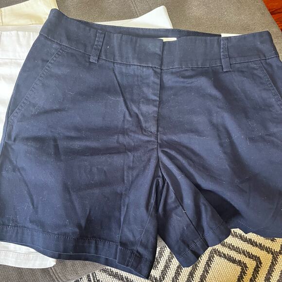 Bundle of 3 New Loft 6" Cotton Women's Shorts Size 8 - Preppy Tan, Grey & Navy - Picture 3 of 10